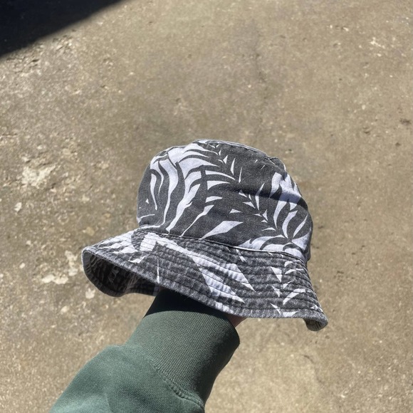 Tahari Floral Bucket Hat Women's Small - Picture 2 of 3